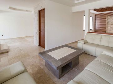 Casa en Venta en condominio con 4 recamaras, alberca ,seguridad en Jiutepec Morelos