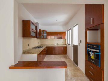 Casa en Venta en condominio con 4 recamaras, alberca ,seguridad en Jiutepec Morelos