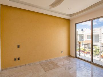 Casa en Venta en condominio con 4 recamaras, alberca ,seguridad en Jiutepec Morelos