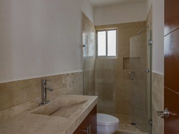 Casa en Venta en condominio con 4 recamaras, alberca ,seguridad en Jiutepec Morelos