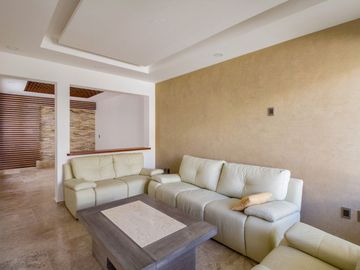 Casa en Venta en condominio con 4 recamaras, alberca ,seguridad en Jiutepec Morelos