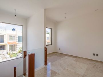 Casa en Venta en condominio con 4 recamaras, alberca ,seguridad en Jiutepec Morelos