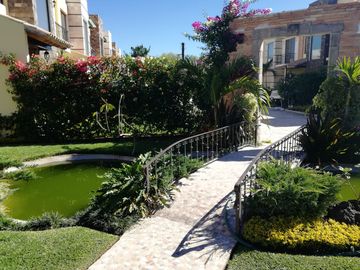 Casa en Venta en condominio con 4 recamaras, alberca ,seguridad en Jiutepec Morelos