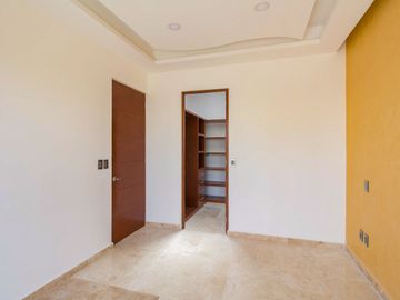 Casa en Venta en condominio con 4 recamaras, alberca ,seguridad en Jiutepec Morelos