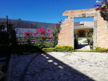 Casa en Venta en condominio con 4 recamaras, alberca ,seguridad en Jiutepec Morelos