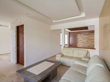Casa en Venta en condominio con 4 recamaras, alberca ,seguridad en Jiutepec Morelos