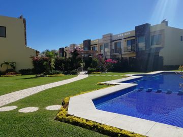 Casa en Venta en condominio con 4 recamaras, alberca ,seguridad en Jiutepec Morelos