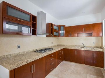 Casa en Venta en condominio con 4 recamaras, alberca ,seguridad en Jiutepec Morelos