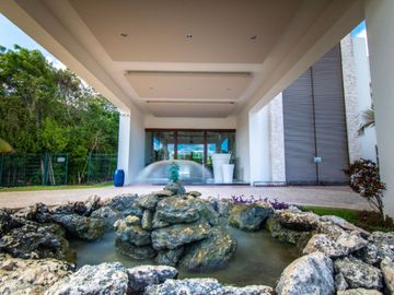 Casa con alberca privada, en Lagos del Sol, casa club y amenidades, Cancún.