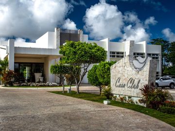 Casa con alberca privada, en Lagos del Sol, casa club y amenidades, Cancún.