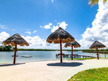 Casa con alberca privada, en Lagos del Sol, casa club y amenidades, Cancún.