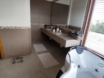 Casa de Venta en Rancho San Francisco, Nayon, Quito Ecuador.