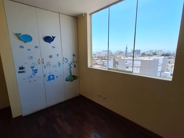 DEPARTAMENTO DE 03 DORMITORIOS + ESTUDIO INCLUYE ESTACIONAMIENTO