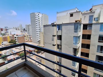 DEPARTAMENTO DE 03 DORMITORIOS + ESTUDIO INCLUYE ESTACIONAMIENTO