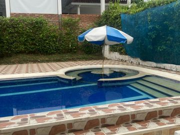 VENTA DE CASA EN HACIENDA LA ESTANCIA - MELGAR