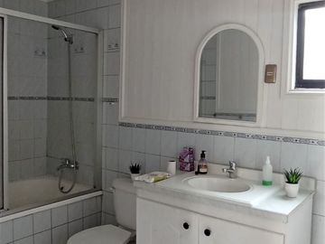 San José, céntrica casa 85 MT2 $ 184.000.000.