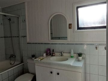 San José, céntrica casa 85 MT2 $ 184.000.000.