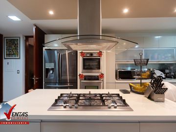 VENTA DE MODERNA CASA EN CONDOMINIO EN LA MOLINA, URB. LA PLANCIE