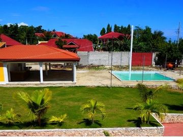 Beachfront Penthouse. 227 sqm. Hall, 5 BR. Lift. Clean Title. Boat Slip.