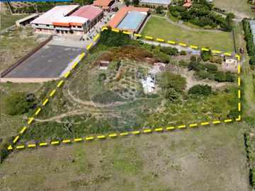 CASA DE CAMPO CON TERRENO SECTOR SOCAPAMBA