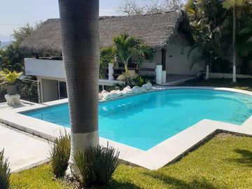 TEQUESQUITENGO ESPECTACULAR RESIDENCIA CON INIGUALABLE VISTA AL LAGO
