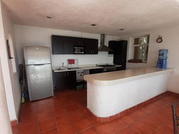 TEQUESQUITENGO ESPECTACULAR RESIDENCIA CON INIGUALABLE VISTA AL LAGO