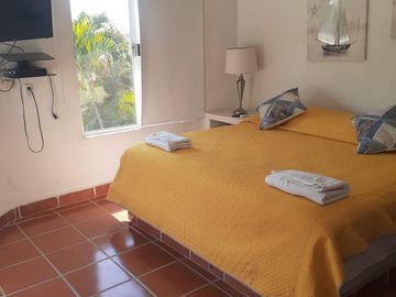 TEQUESQUITENGO ESPECTACULAR RESIDENCIA CON INIGUALABLE VISTA AL LAGO