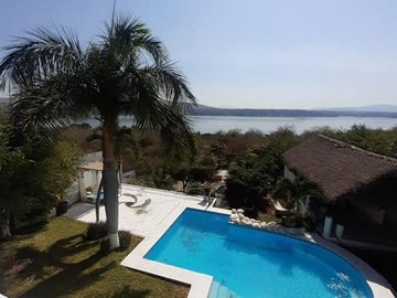 TEQUESQUITENGO ESPECTACULAR RESIDENCIA CON INIGUALABLE VISTA AL LAGO