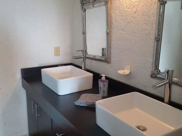 TEQUESQUITENGO ESPECTACULAR RESIDENCIA CON INIGUALABLE VISTA AL LAGO