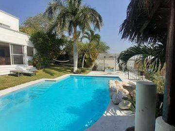 TEQUESQUITENGO ESPECTACULAR RESIDENCIA CON INIGUALABLE VISTA AL LAGO