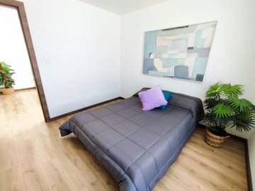 Luminosa Casa VIP, Mitad del Mundo, Venta, 3 dormitorios, Urbanización privada