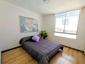 Luminosa Casa VIP, Mitad del Mundo, Venta, 3 dormitorios, Urbanización privada