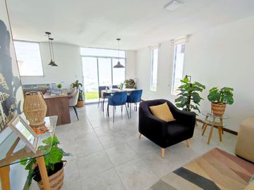 Luminosa Casa VIP, Mitad del Mundo, Venta, 3 dormitorios, Urbanización privada