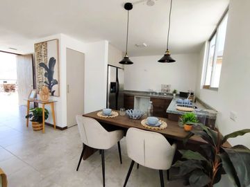 Luminosa Casa VIP, Mitad del Mundo, Venta, 3 dormitorios, Urbanización privada