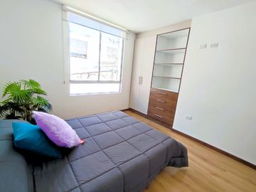 Luminosa Casa VIP, Mitad del Mundo, Venta, 3 dormitorios, Urbanización privada