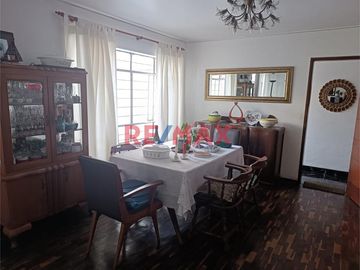 Casa De Tres Pisos En Salamanca De Monterrico, Urb. Recaudadores