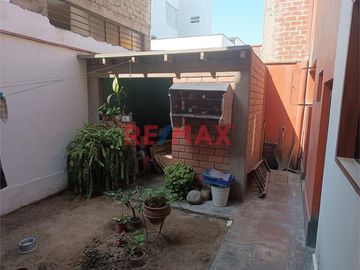 Casa De Tres Pisos En Salamanca De Monterrico, Urb. Recaudadores