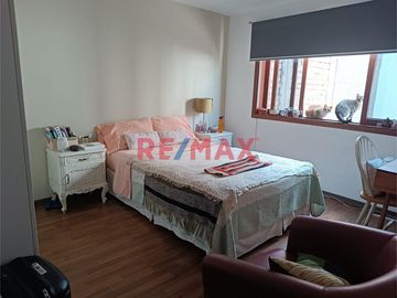 Casa De Tres Pisos En Salamanca De Monterrico, Urb. Recaudadores