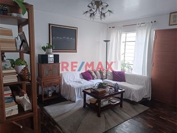 Casa De Tres Pisos En Salamanca De Monterrico, Urb. Recaudadores
