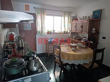 Casa De Tres Pisos En Salamanca De Monterrico, Urb. Recaudadores