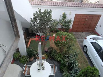 Casa De Tres Pisos En Salamanca De Monterrico, Urb. Recaudadores