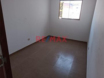 Casa De Tres Pisos En Salamanca De Monterrico, Urb. Recaudadores