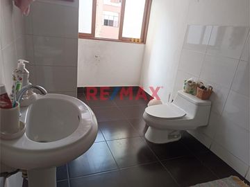 Casa De Tres Pisos En Salamanca De Monterrico, Urb. Recaudadores