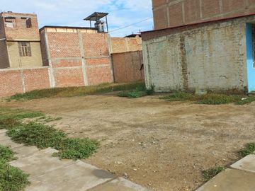 VENDO TERRENO EN ESQUINA, EN LA URB.LOS ROBLES-TALARA