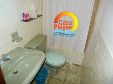 Casa Rentera con Piscina y Vista Al Mar de Venta en Playas, Via a Data.