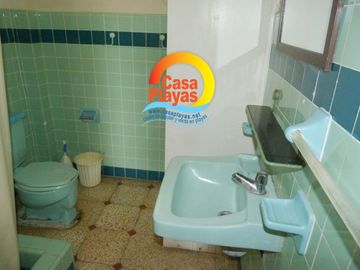 Casa Rentera con Piscina y Vista Al Mar de Venta en Playas, Via a Data.