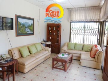 Casa Rentera con Piscina y Vista Al Mar de Venta en Playas, Via a Data.