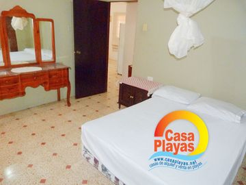 Casa Rentera con Piscina y Vista Al Mar de Venta en Playas, Via a Data.