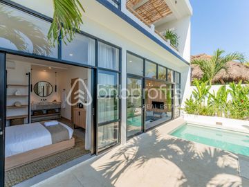 Nature’s Embrace: Light-Filled Living Spaces with Serene Views