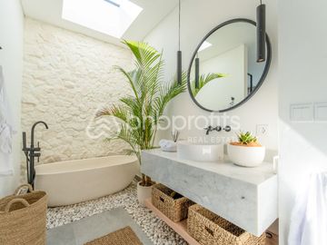 Nature’s Embrace: Light-Filled Living Spaces with Serene Views
